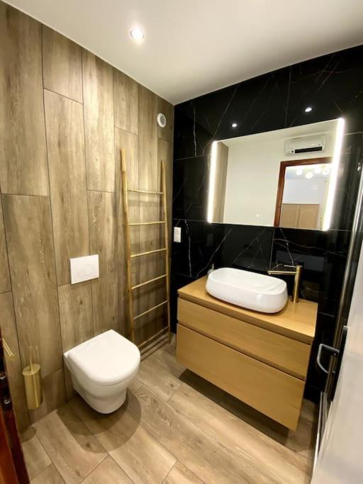 Madonna Elegance, Proche Sanctuaire, 95M2 Appartement Lourdes Buitenkant foto